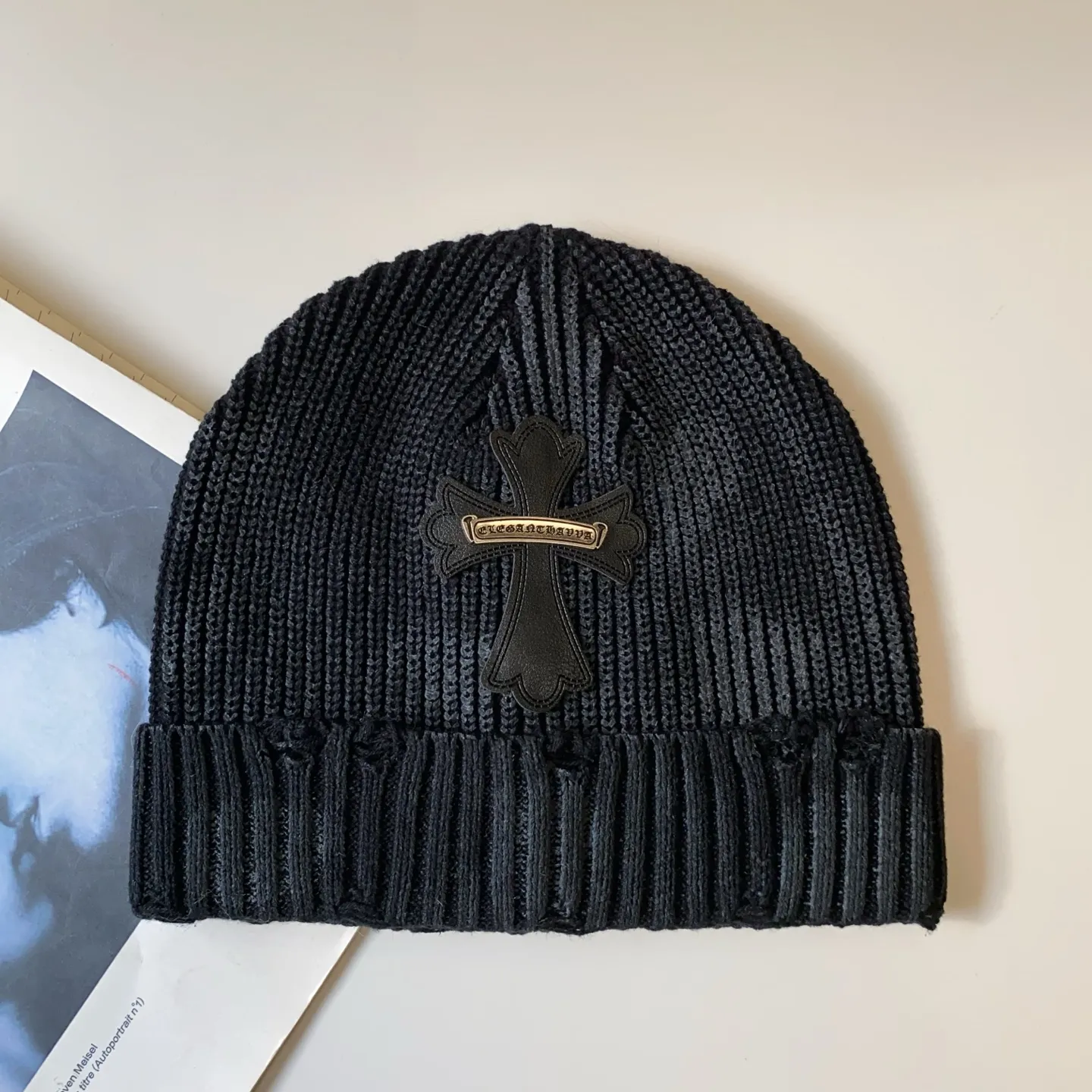🆕25 autumn and winter new style ⚜️Cro heart cross logo knitted hat 🛒Korean style versatile and fashionable style ✨Beige Gray Brown Black